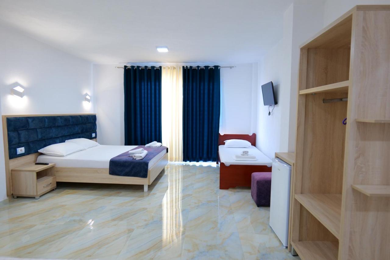 Hotel Eksamilia Bagian luar foto