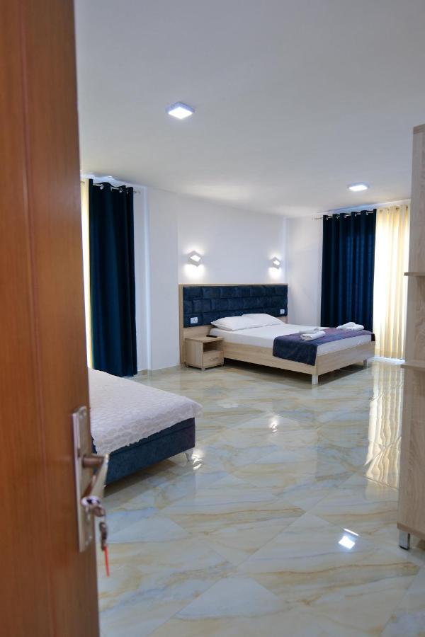Hotel Eksamilia Bagian luar foto