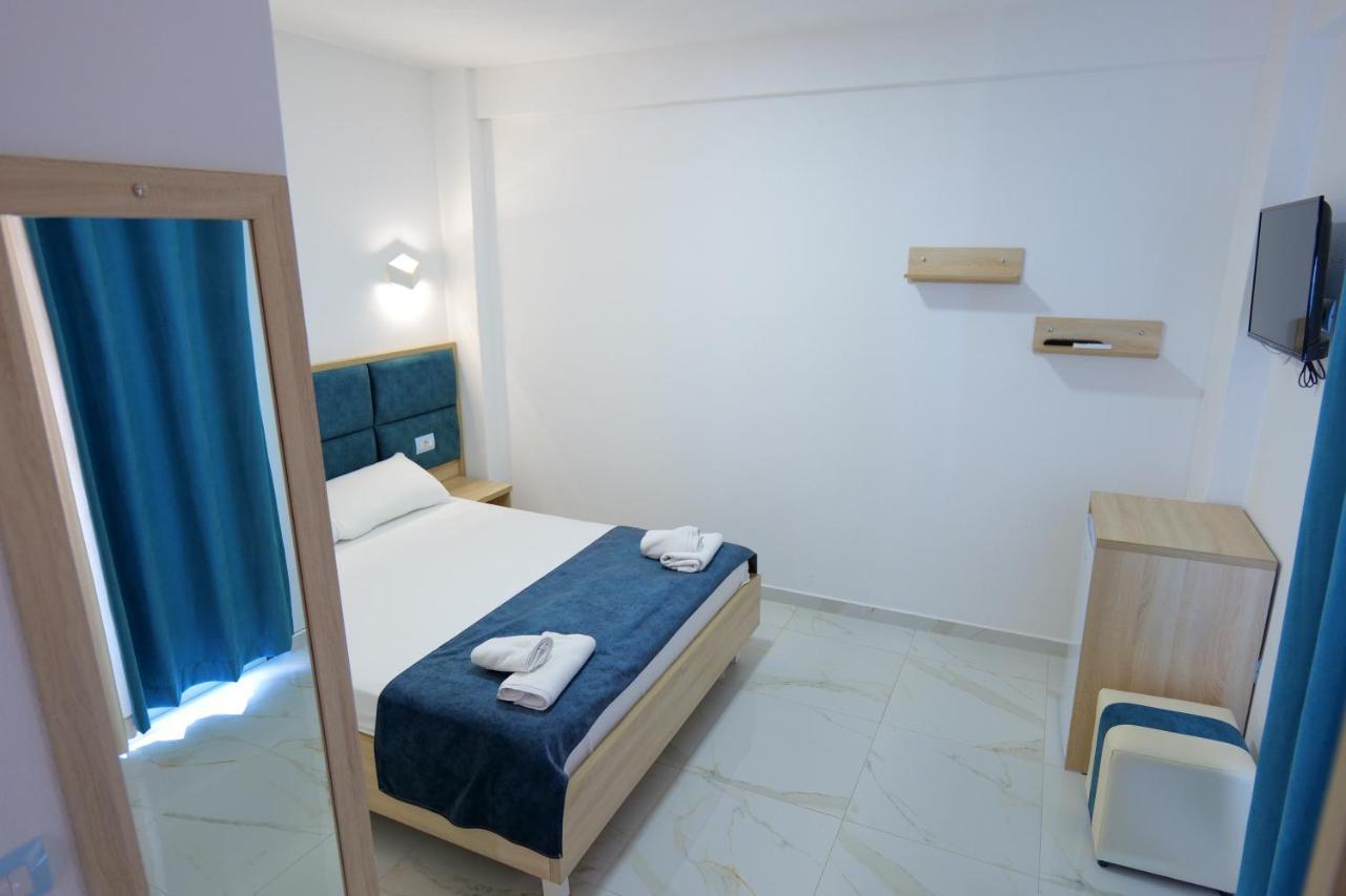 Hotel Eksamilia Bagian luar foto
