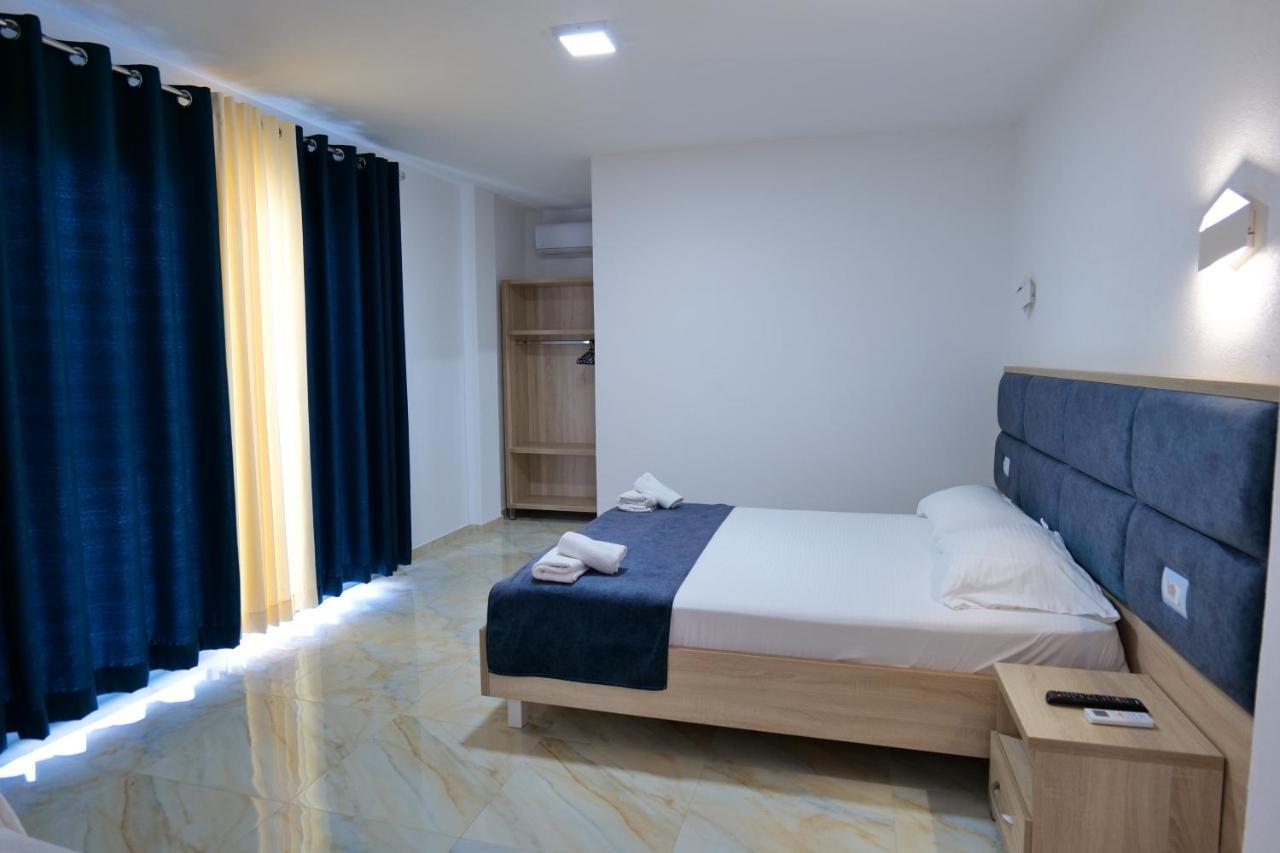 Hotel Eksamilia Bagian luar foto