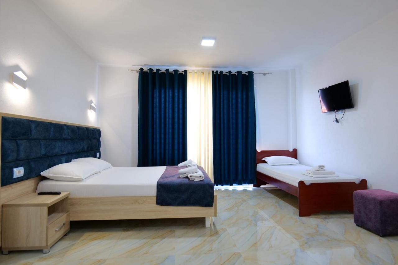 Hotel Eksamilia Bagian luar foto