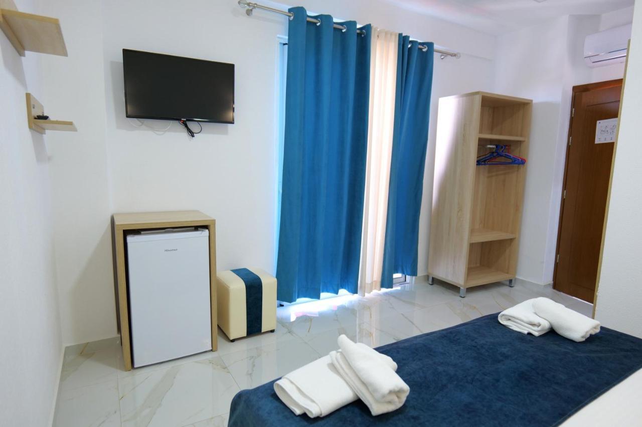 Hotel Eksamilia Bagian luar foto